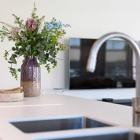 Apartment Bright And Spacious With Stunning Views! *