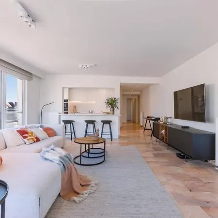 Bright And Spacious With Stunning Views! Apartment